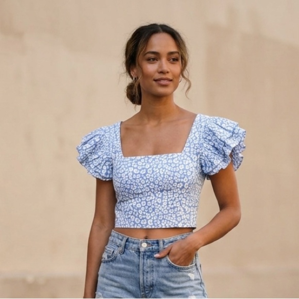 C/MEO Collective Blue‎ Floral Crop Top